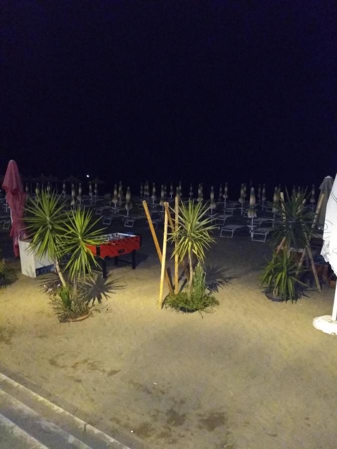 Sarah Appartamento Vlore Bagian luar foto