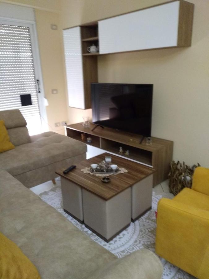 Sarah Appartamento Vlore Bagian luar foto
