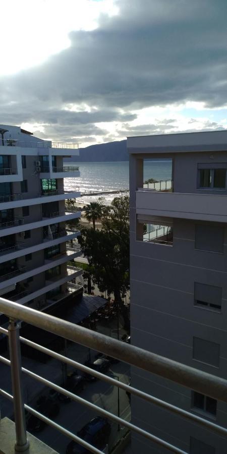 Sarah Appartamento Vlore Bagian luar foto