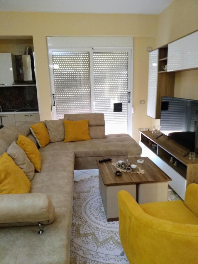 Sarah Appartamento Vlore Bagian luar foto