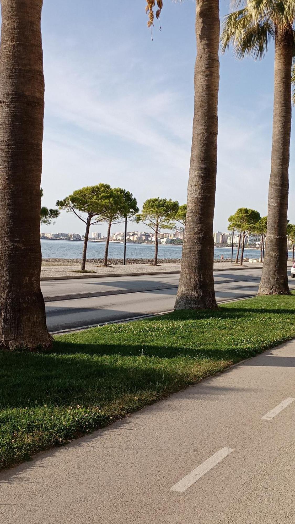 Sarah Appartamento Vlore Bagian luar foto
