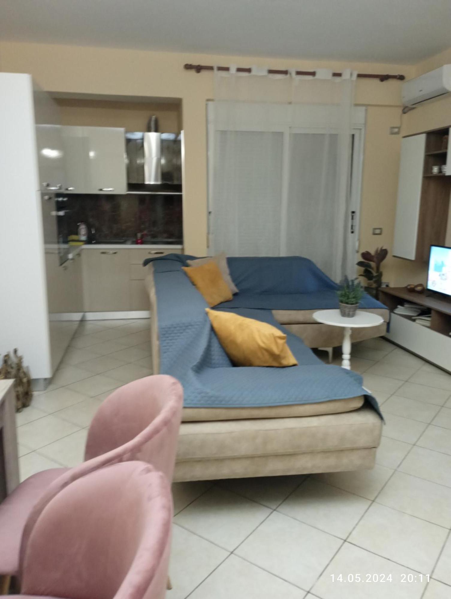Sarah Appartamento Vlore Bagian luar foto