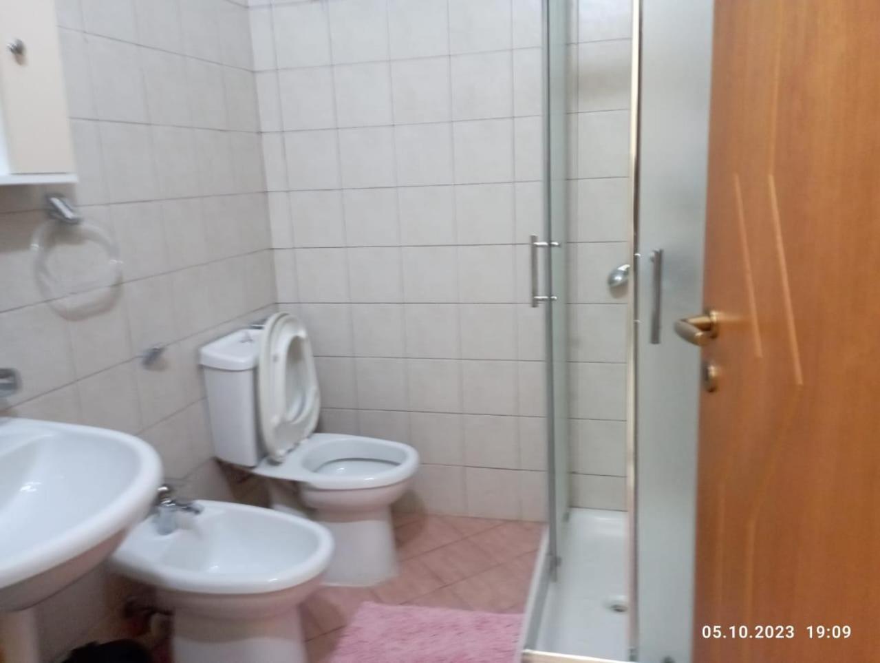 Sarah Appartamento Vlore Bagian luar foto